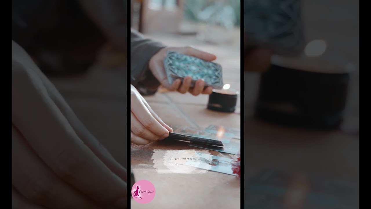 como se llaman las personas que leen el tarot