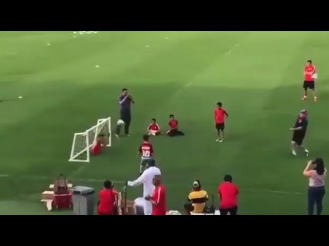 maradona le mete gol a un niño sin piernas